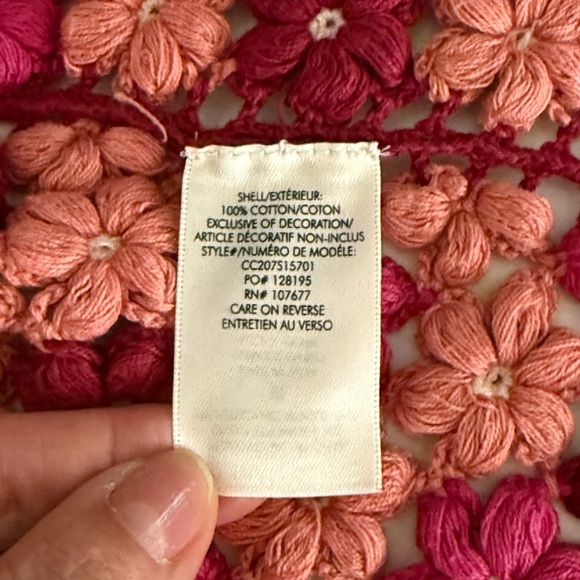 Alice + Olivia Anderson Cropped Floral Crochet Cardigan Sweater Size Medium - Picture 9 of 12